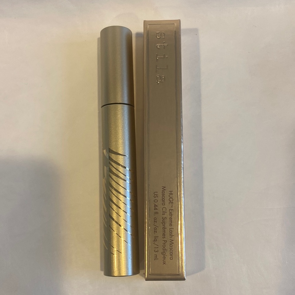 STILA Full Size HUGE Extreme Lash Mascara
Black 0.44oz $25